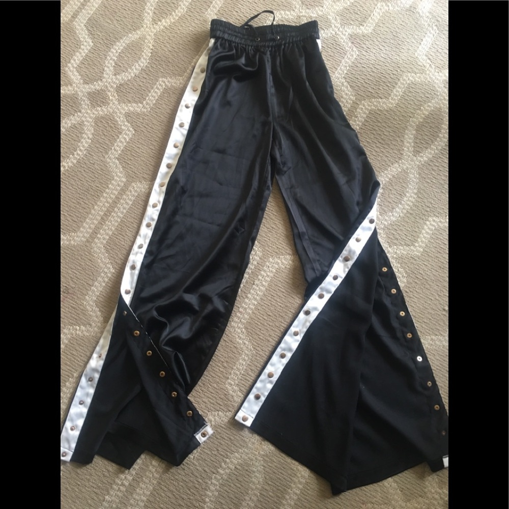 Take away Silk pants 👖🖤